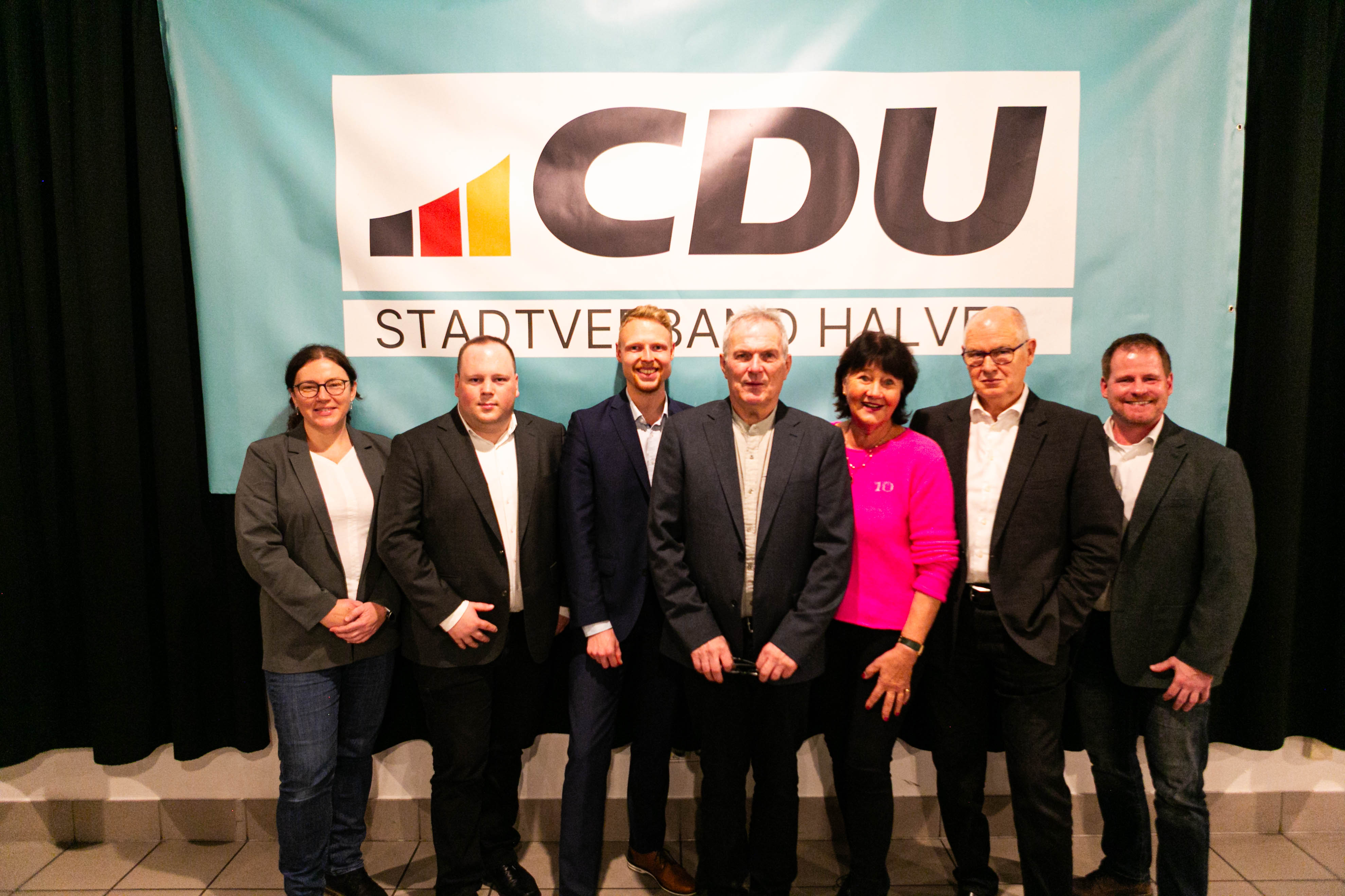 Der neue Vorstand des CDU Stadtverbandes (v.l.n.r.): Ewa Scherf, J�rn Maximowitz, Marvin Sch�le, Andreas Wolter, Ingrid Lausberg, Martin Lausberg, Sascha Gerhardt. Es fehlen Martina Hesse und Robin Kaulfu� (Foto: CDU Halver)